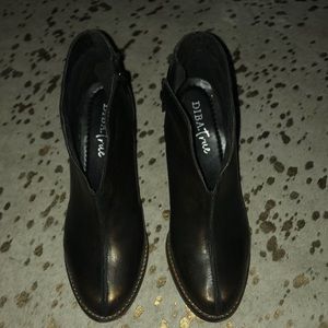 Diba True black bootie size 6.5